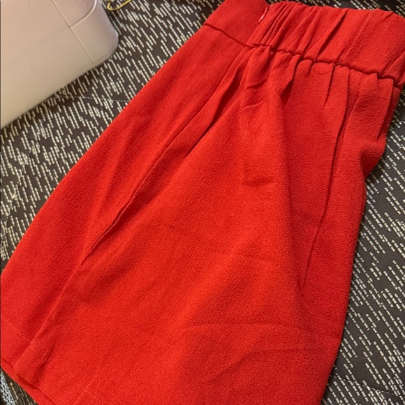 Chic High Waist Red Women's Shorts with Gold Buttons - Picture 2 of 4